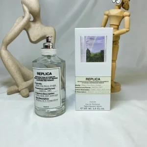 High-Quality Floral Women's Perfume By The Fireplace – Long-Lasting Natural Scent with Atomizer Perfect for Men & Women