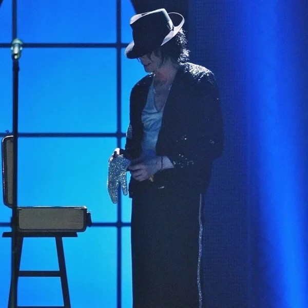 MJ Michael Jackson Silver Gloves for Kids Boys Grils- Halloween Christmas Sparkle 6-12 Years - Image 3